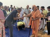 New Year sunrise at Kembre Hill with H.H. Swamiji - Kara Seva Shivir - SCM Shirali - 2025 - Day 5 (1 Jan 2026)